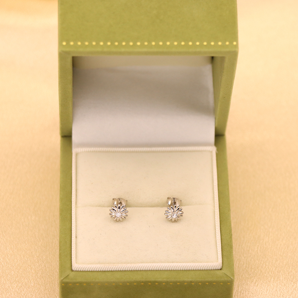S925 Sterling Silver Mini Daisy Stud Earrings
