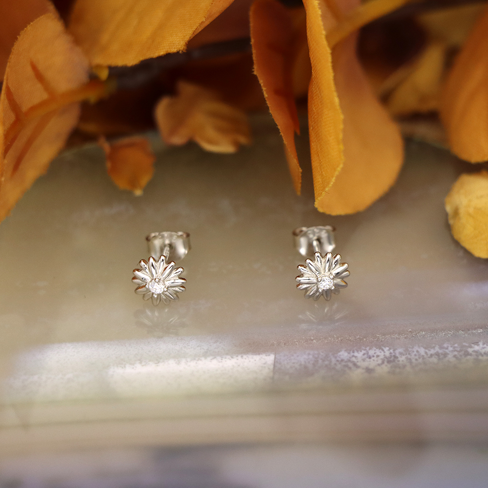 S925 Sterling Silver Mini Daisy Stud Earrings