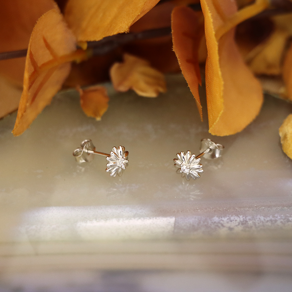S925 Sterling Silver Mini Daisy Stud Earrings