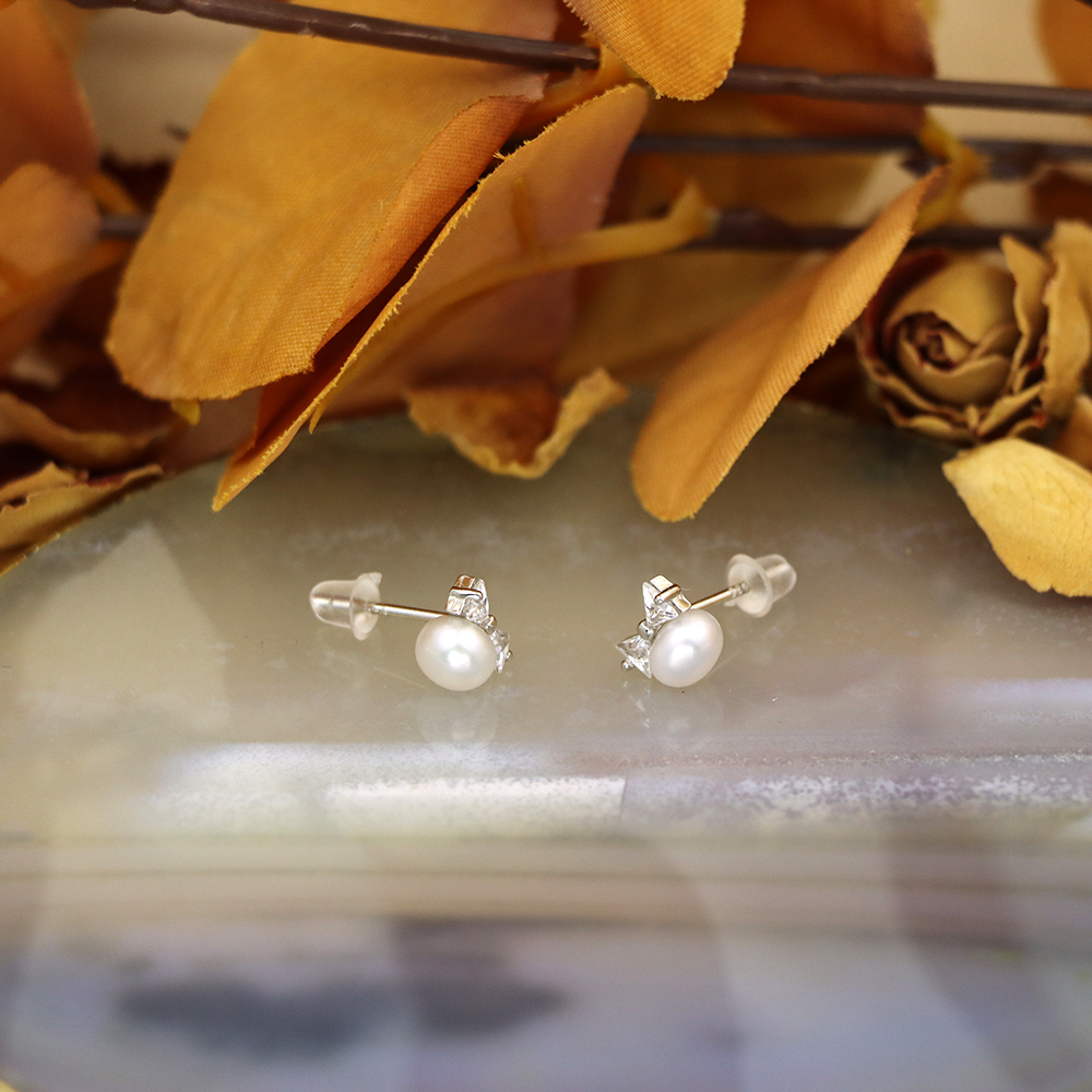 S925 Sterling Silver Diamond-Studded Bowknot Pearl Stud Earrings