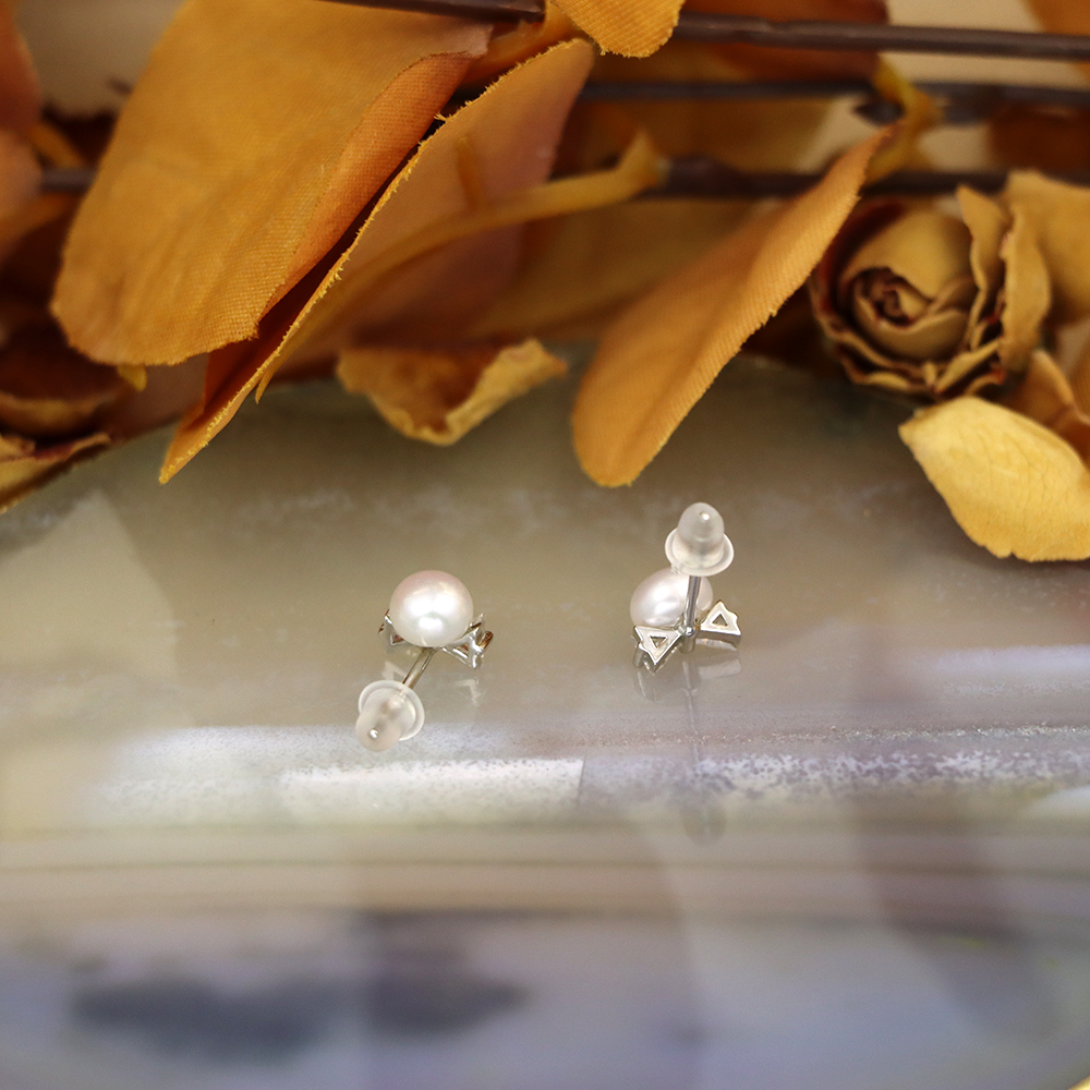 S925 Sterling Silver Diamond-Studded Bowknot Pearl Stud Earrings