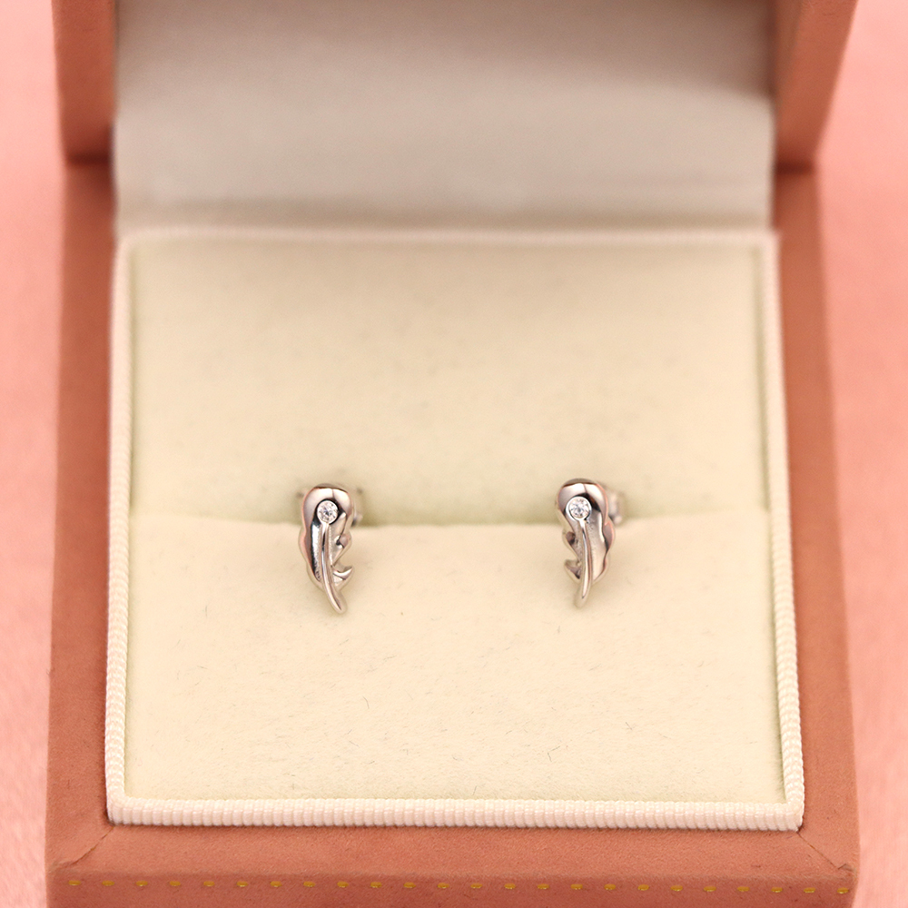 S925 Sterling Silver Leaf - shaped Micro - Inlaid Diamond Stud Earrings