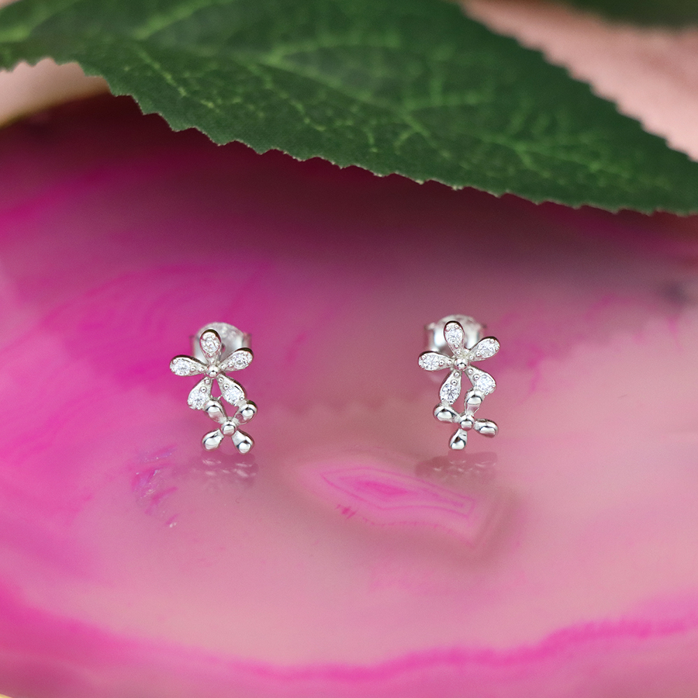 S925 Sterling Silver Leaf - shaped Micro - Inlaid Diamond Stud Earrings