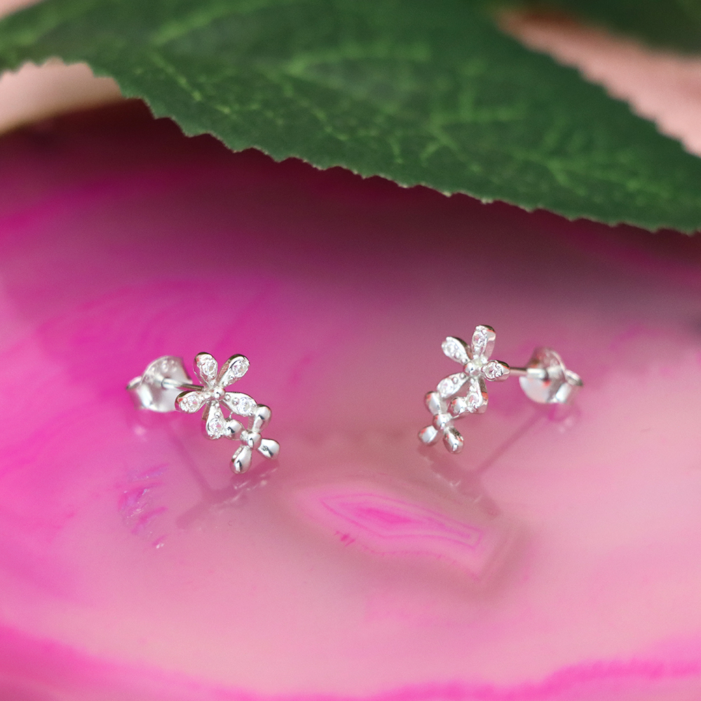 S925 Sterling Silver Leaf - shaped Micro - Inlaid Diamond Stud Earrings