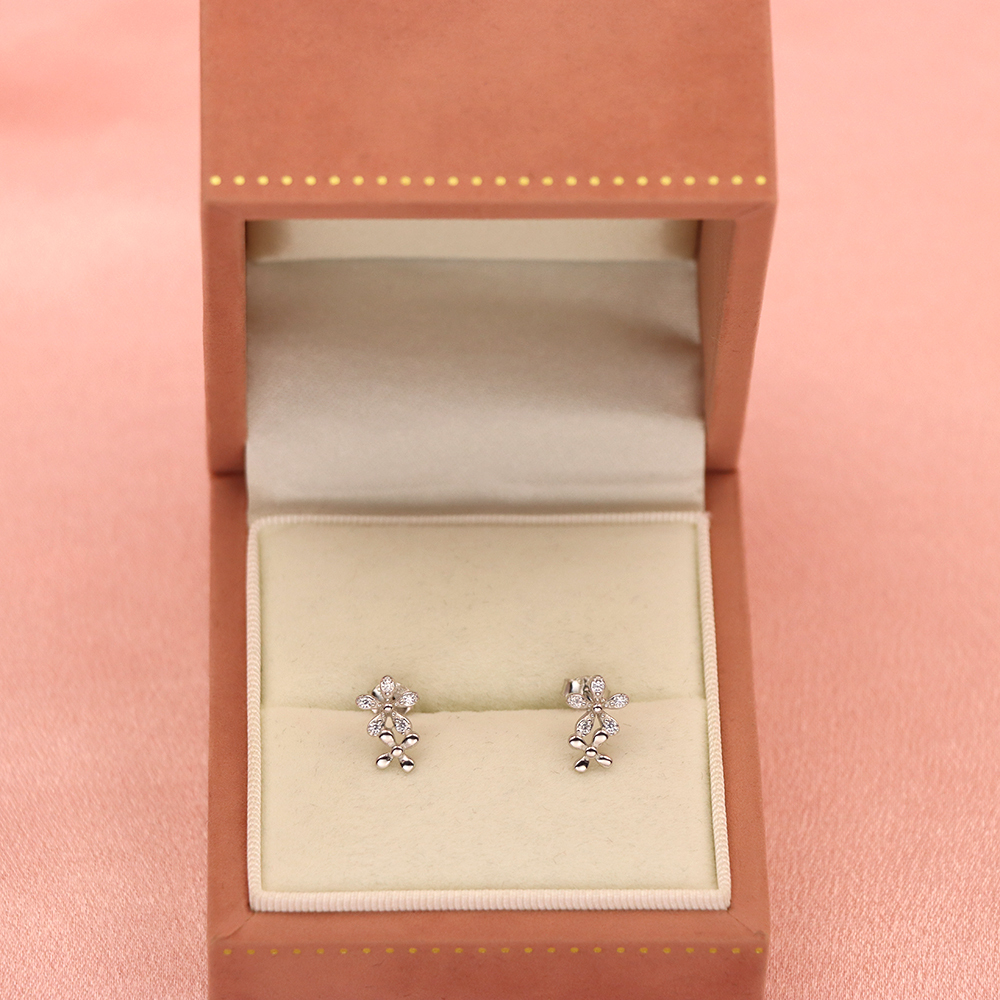 S925 Sterling Silver Leaf - shaped Micro - Inlaid Diamond Stud Earrings