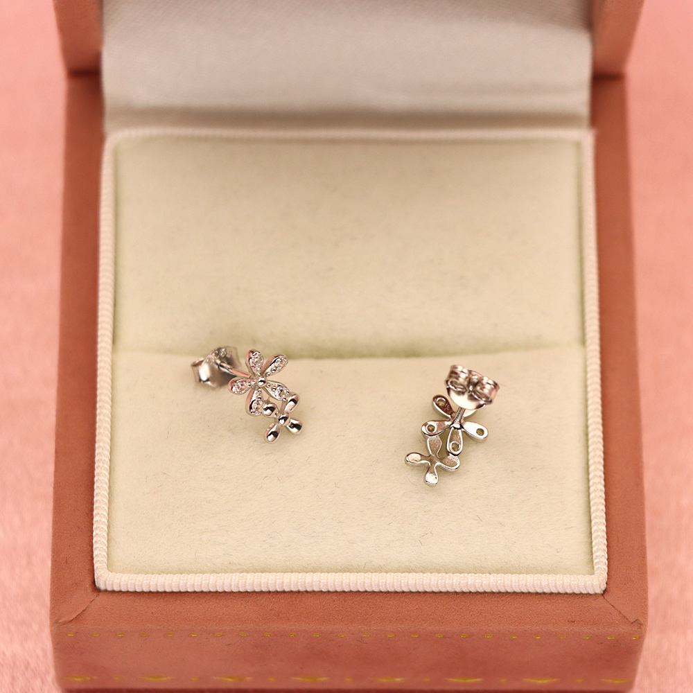 S925 Sterling Silver Leaf - shaped Micro - Inlaid Diamond Stud Earrings