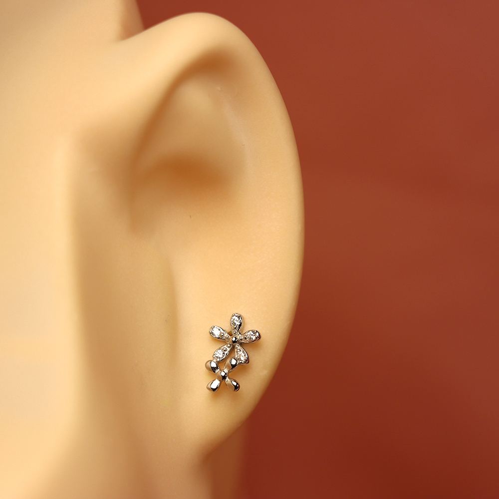 S925 Sterling Silver Leaf - shaped Micro - Inlaid Diamond Stud Earrings