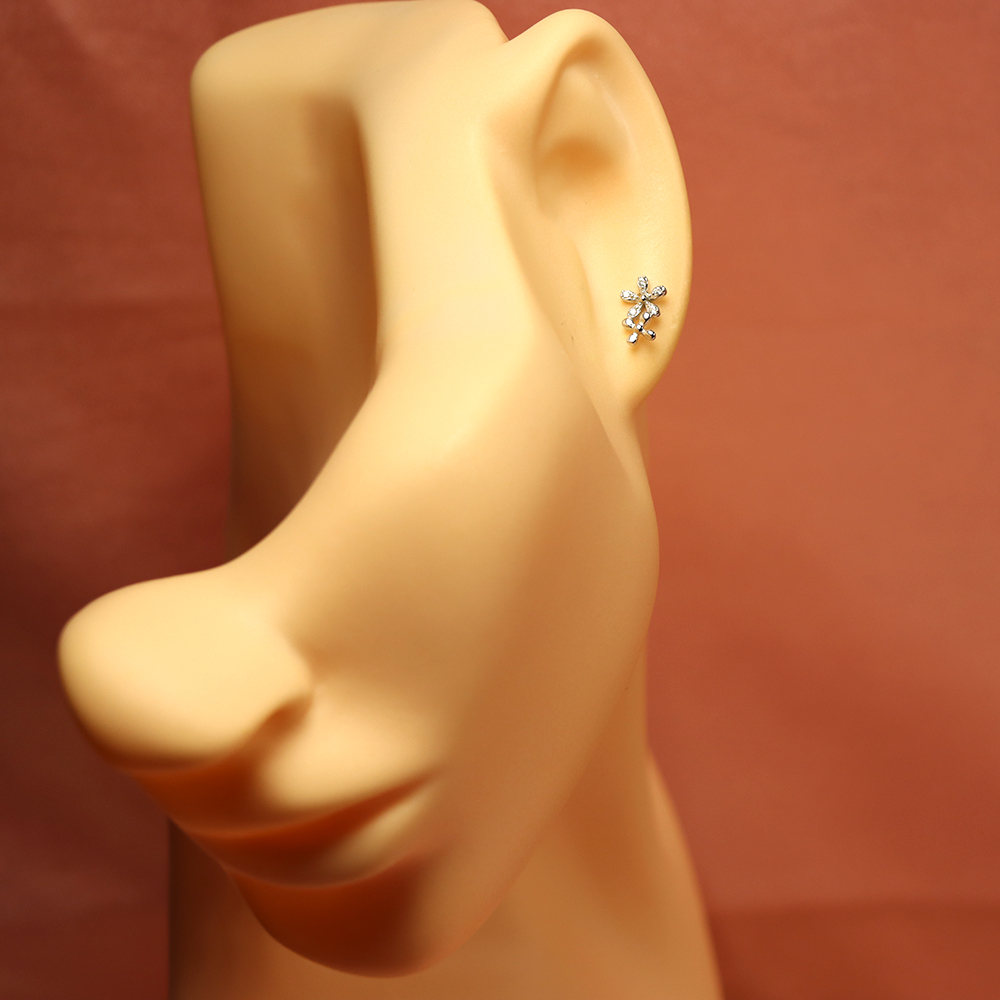 S925 Sterling Silver Leaf - shaped Micro - Inlaid Diamond Stud Earrings