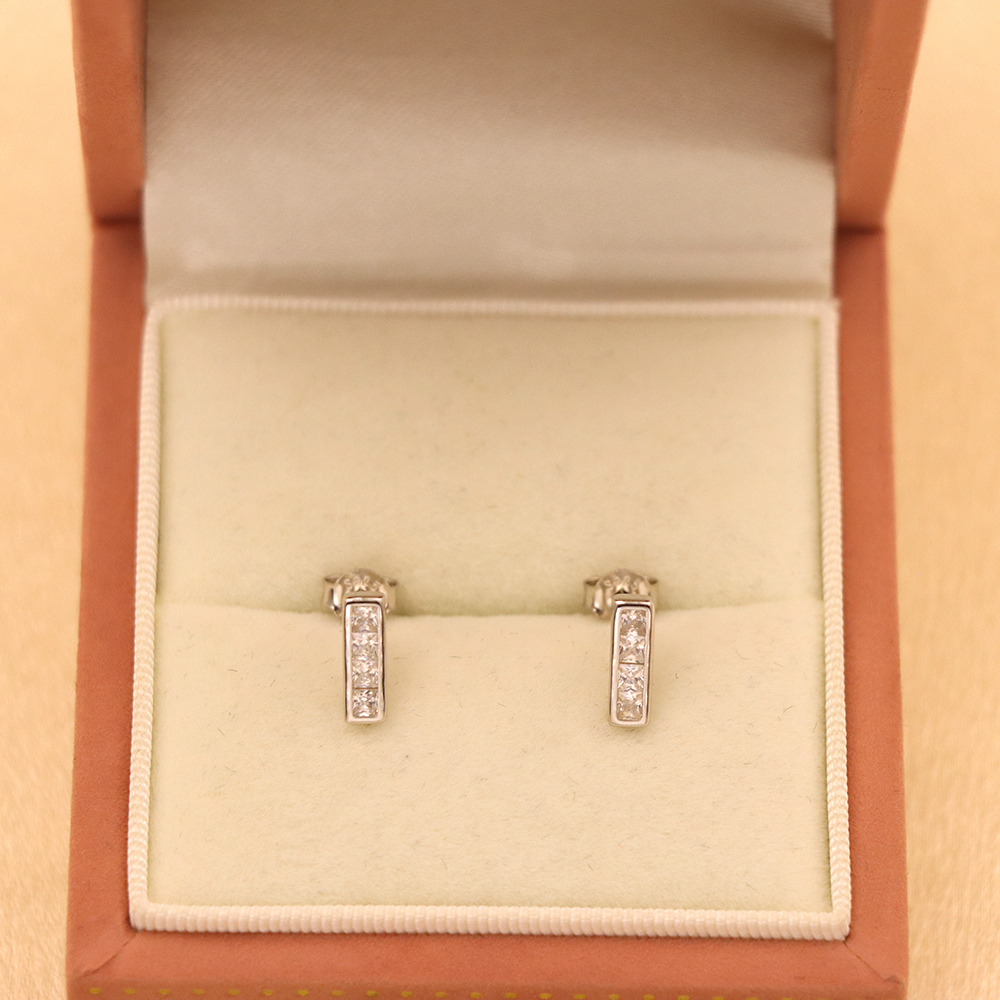 S925 Sterling Silver Geometric Earrings Inlaid with Diamonds