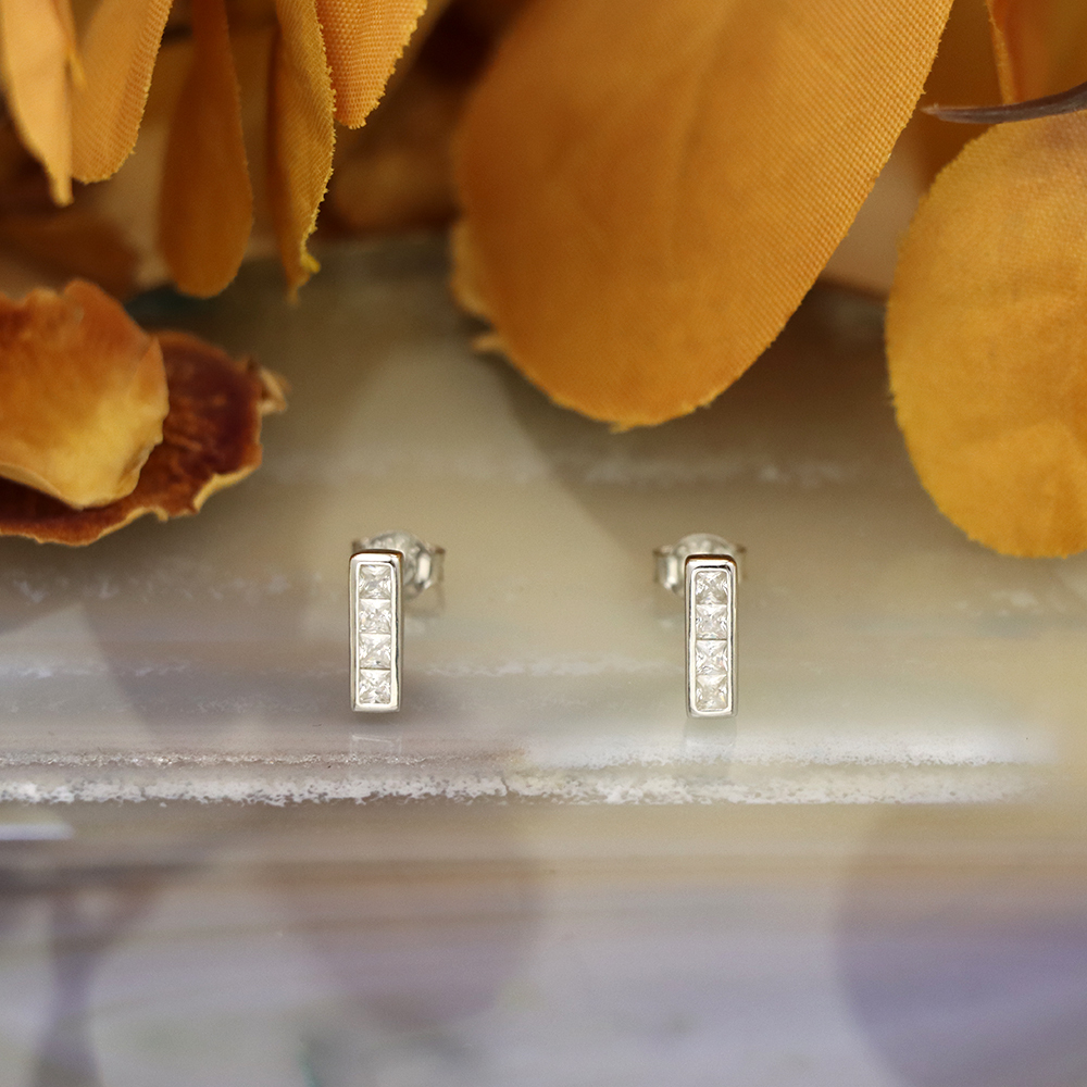 S925 Sterling Silver Geometric Earrings Inlaid with Diamonds