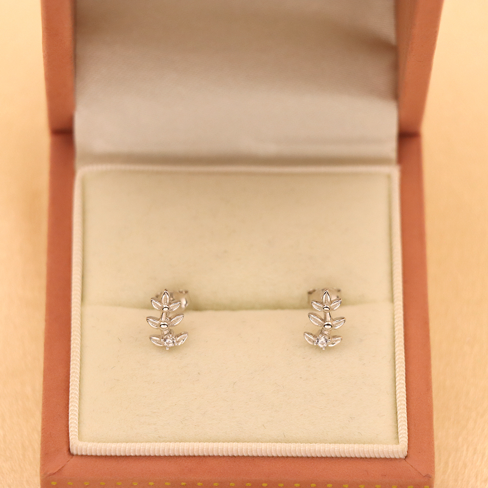 S925 Sterling Silver Earrings with Inlaid Diamonds in the Shape of Leaves