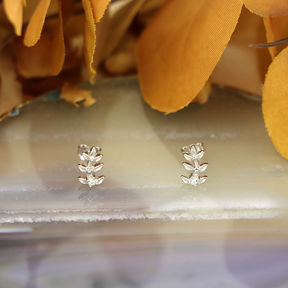 S925 Sterling Silver Earrings with Inlaid Diamonds in the Shape of Leaves