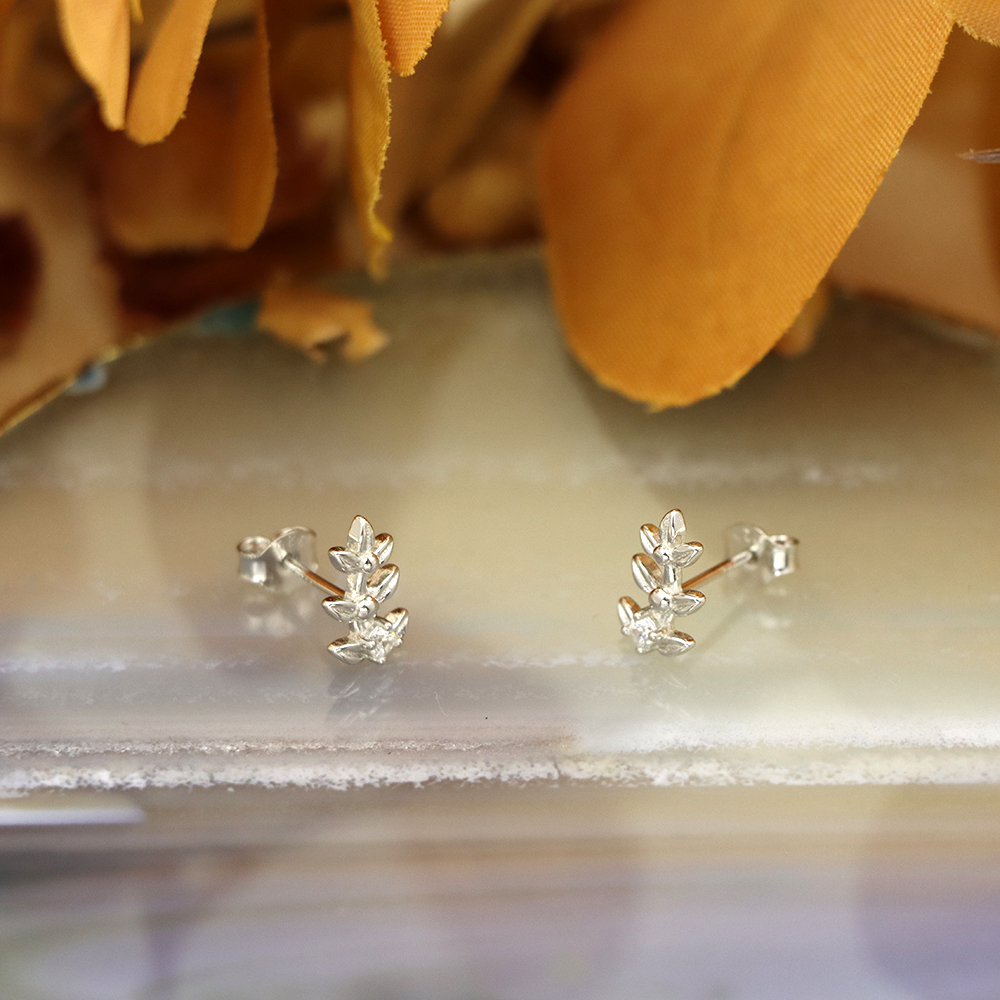 S925 Sterling Silver Earrings with Inlaid Diamonds in the Shape of Leaves