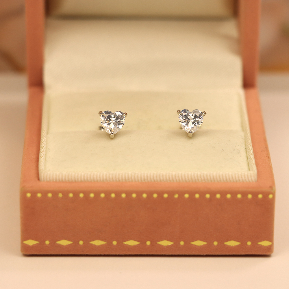 S925 Sterling Silver Classic Heart - Shaped Cubic Zirconia Stud Earrings - Timeless and Elegant Daily Jewelry for Women