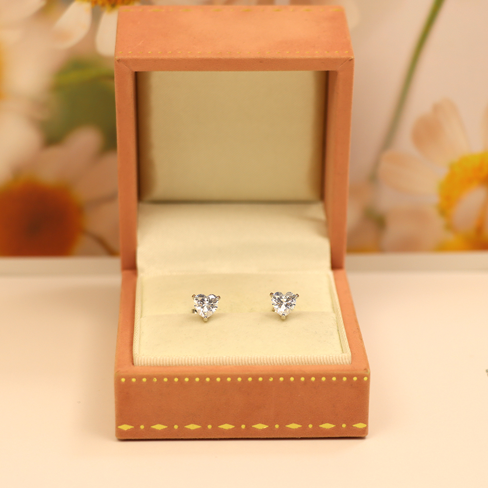 S925 Sterling Silver Classic Heart - Shaped Cubic Zirconia Stud Earrings - Timeless and Elegant Daily Jewelry for Women
