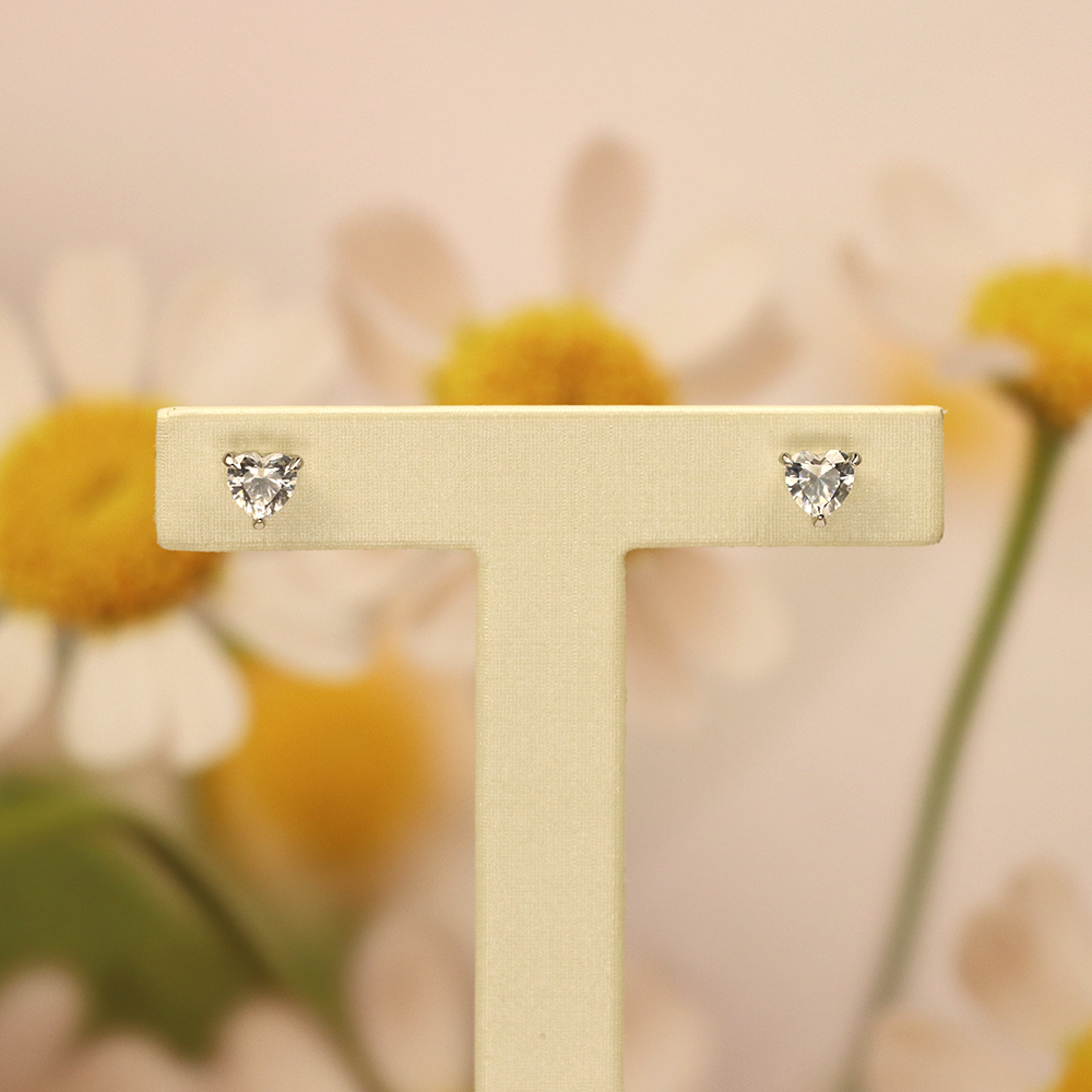 S925 Sterling Silver Classic Heart - Shaped Cubic Zirconia Stud Earrings - Timeless and Elegant Daily Jewelry for Women