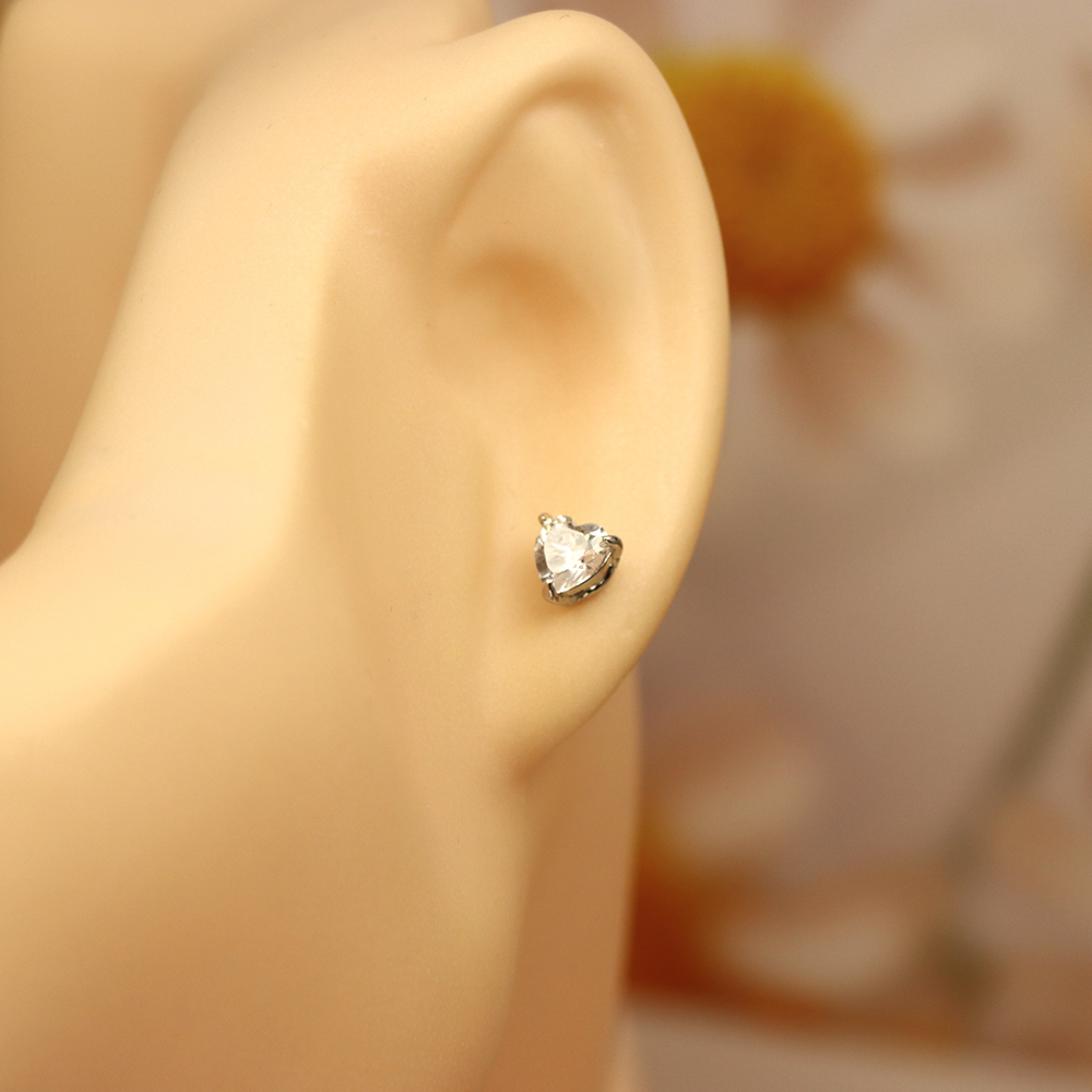 S925 Sterling Silver Classic Heart - Shaped Cubic Zirconia Stud Earrings - Timeless and Elegant Daily Jewelry for Women