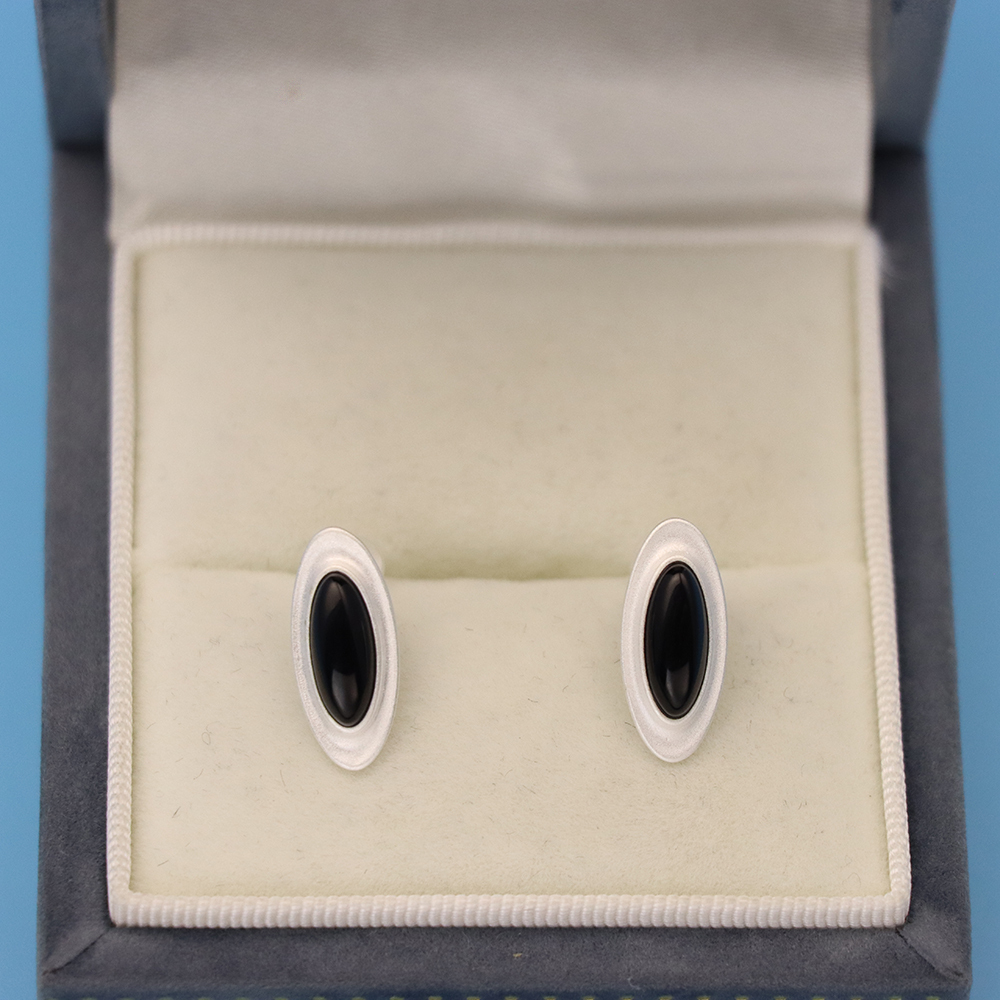 S925 Sterling Silver Oval-shaped Black Agate Stud Earrings for Women