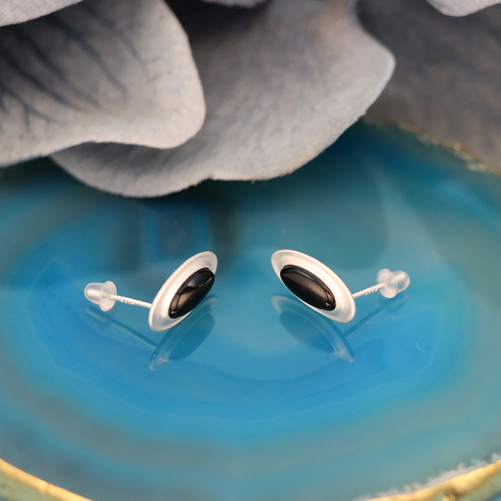S925 Sterling Silver Oval-shaped Black Agate Stud Earrings for Women