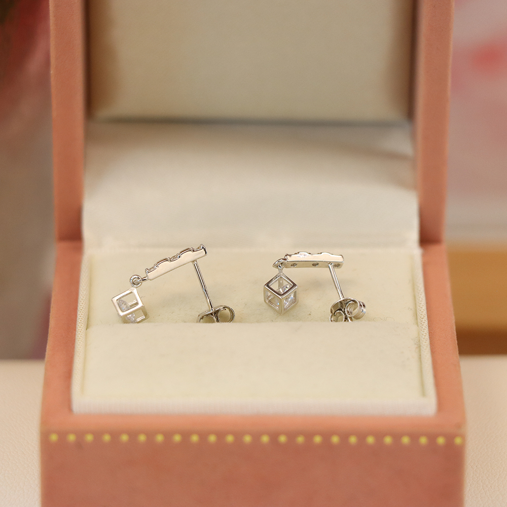 S925 Sterling Silver Stud Earrings with Diamond Inlays for Women - Elegant and Sparkling Dangle Earrings