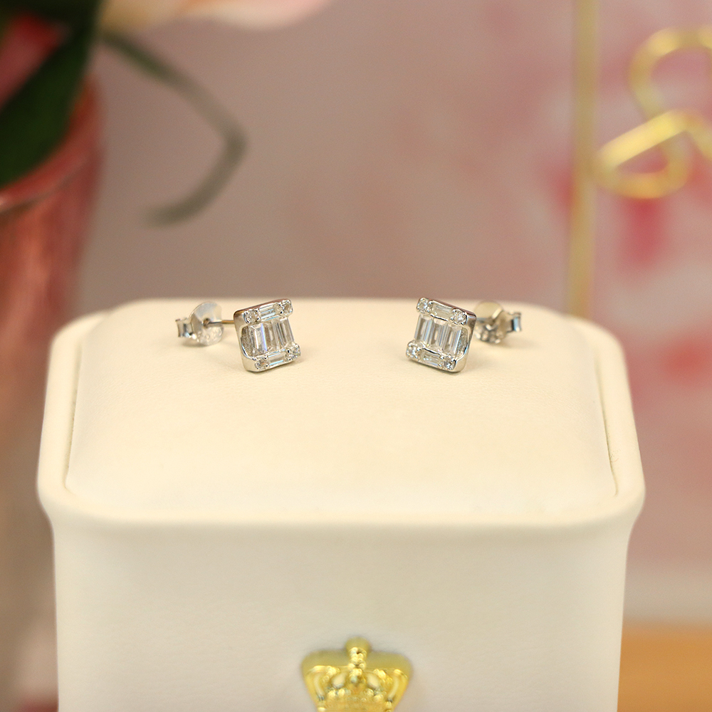 S925 Sterling Silver Snail Earrings - Miniature Dainty Studs, Whimsical Nature-Inspired Jewelry for Women