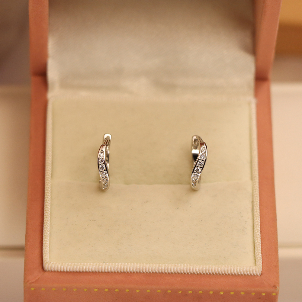 Sparkling Ear Cuff No Piercing, S925 Sterling Silver Zircon Body Jewelry, Dainty Modern Gift for Women & Girls