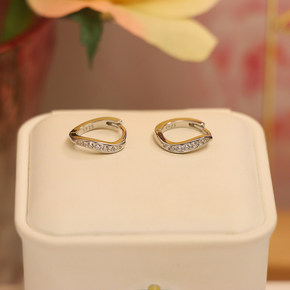 Sparkling Ear Cuff No Piercing, S925 Sterling Silver Zircon Body Jewelry, Dainty Modern Gift for Women & Girls
