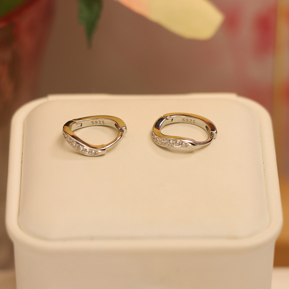 Sparkling Ear Cuff No Piercing, S925 Sterling Silver Zircon Body Jewelry, Dainty Modern Gift for Women & Girls
