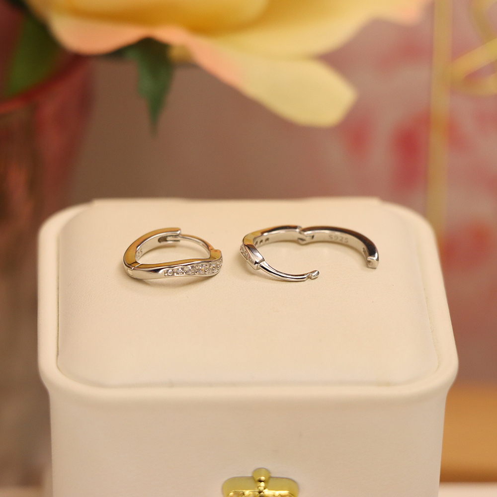 Sparkling Ear Cuff No Piercing, S925 Sterling Silver Zircon Body Jewelry, Dainty Modern Gift for Women & Girls