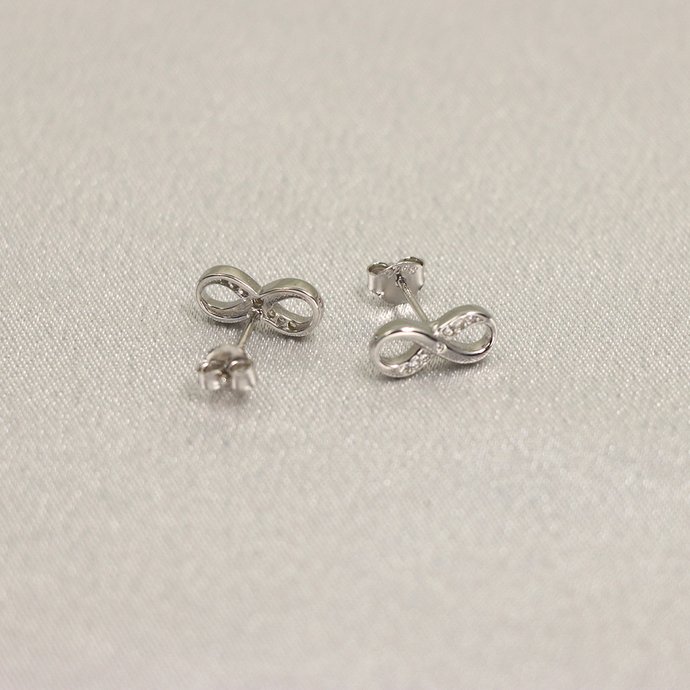 S925 Sterling Silver Figure-8-shaped Diamond-inlaid Stud Earrings for Women