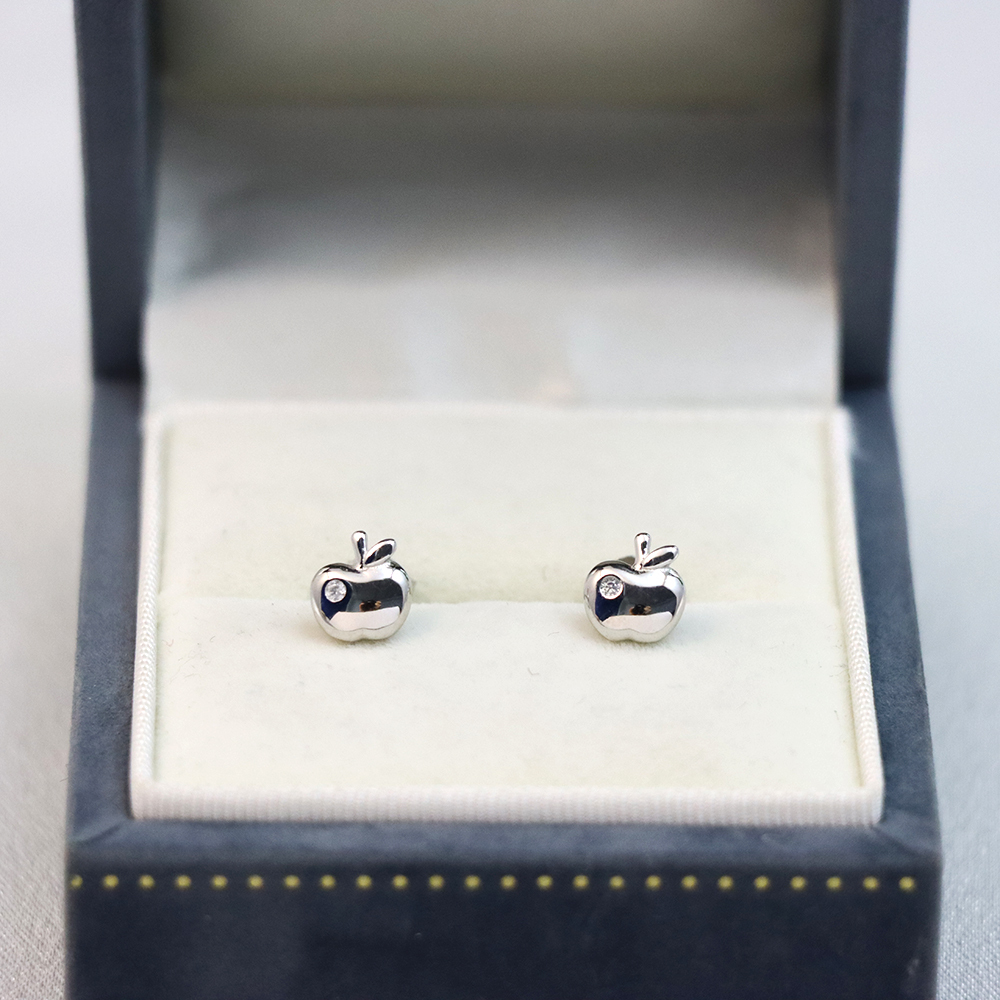 S925 Sterling Silver Exquisite Mini Apple-shaped Stud Earrings for Women