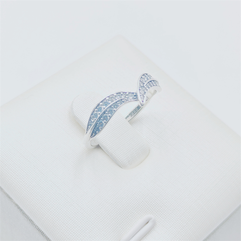 PANDORA 925 Ale Sparkling Pave Leaves Ring