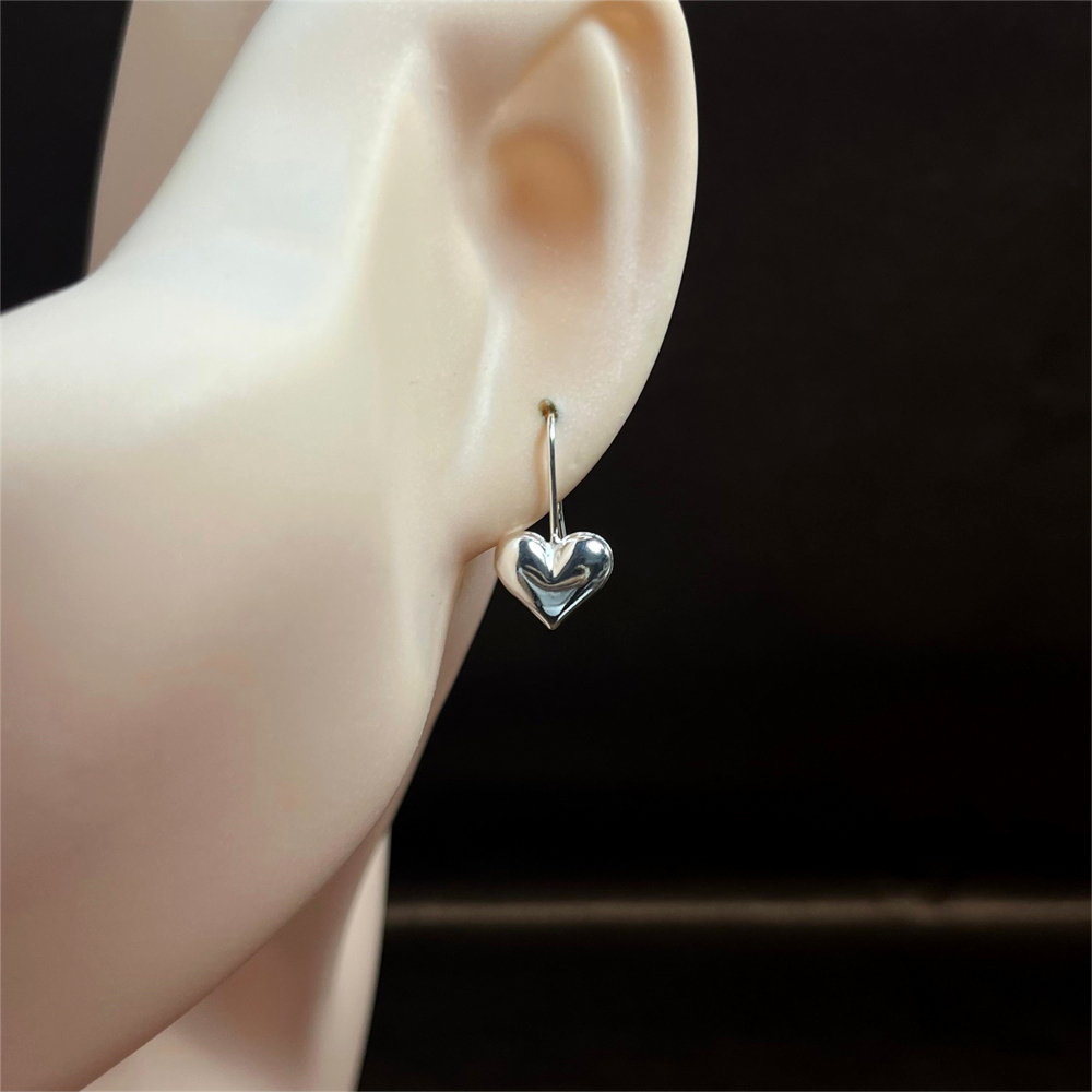 S925 Sterling Silver Unique Design Delicate Heart Earrings Stud Earrings