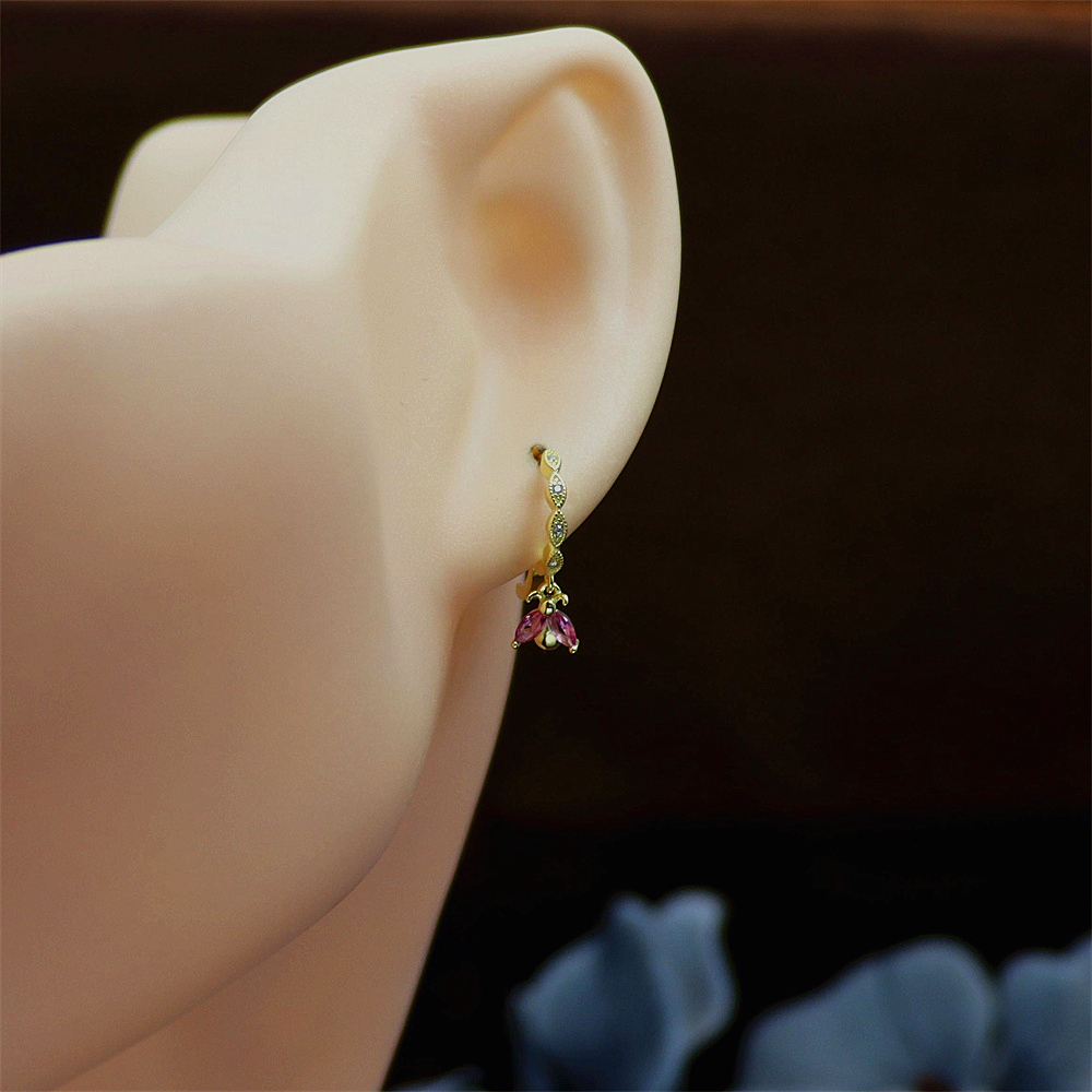 S925 Sterling Silver Diamond-Set Rhombus Bee Earrings