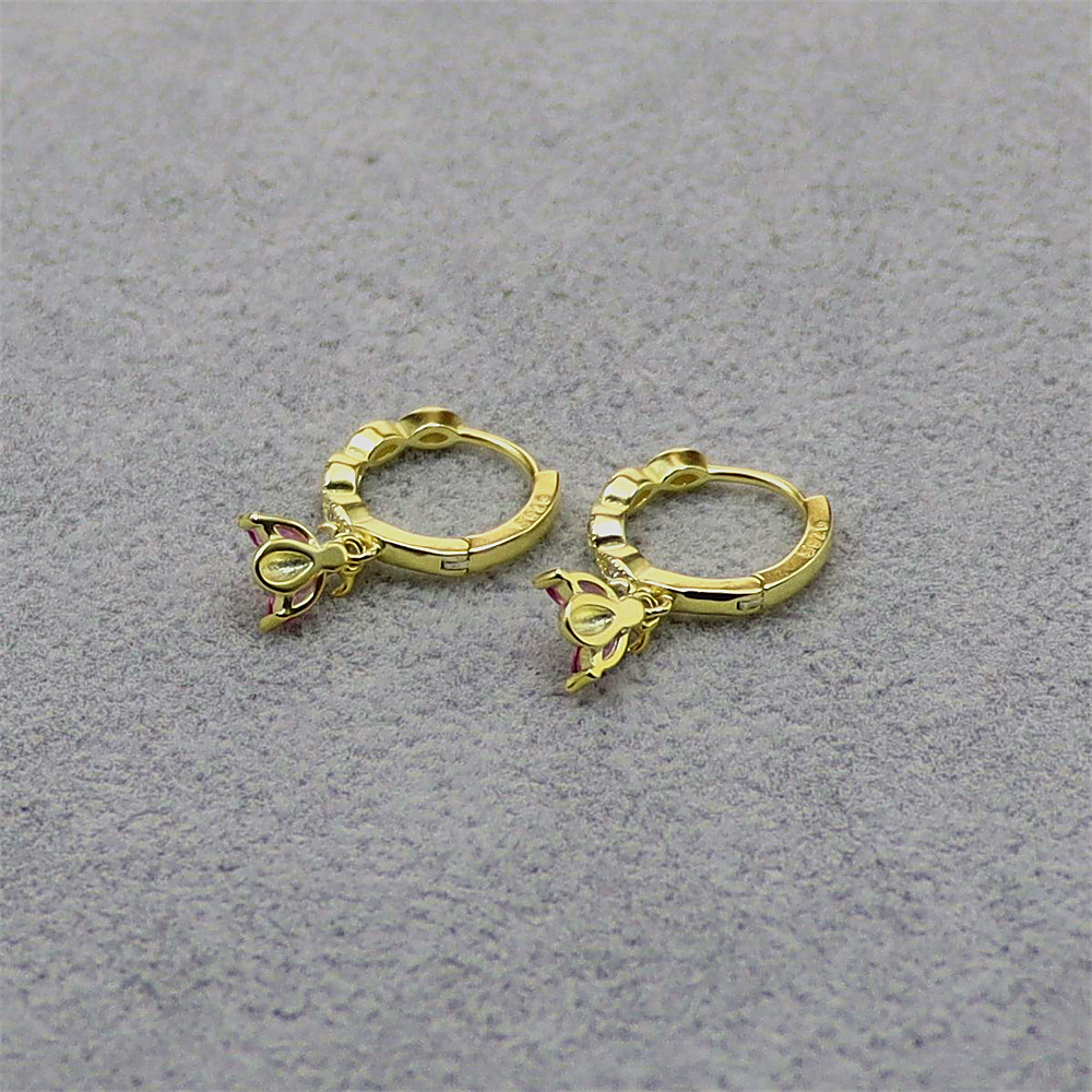 S925 Sterling Silver Diamond-Set Rhombus Bee Earrings
