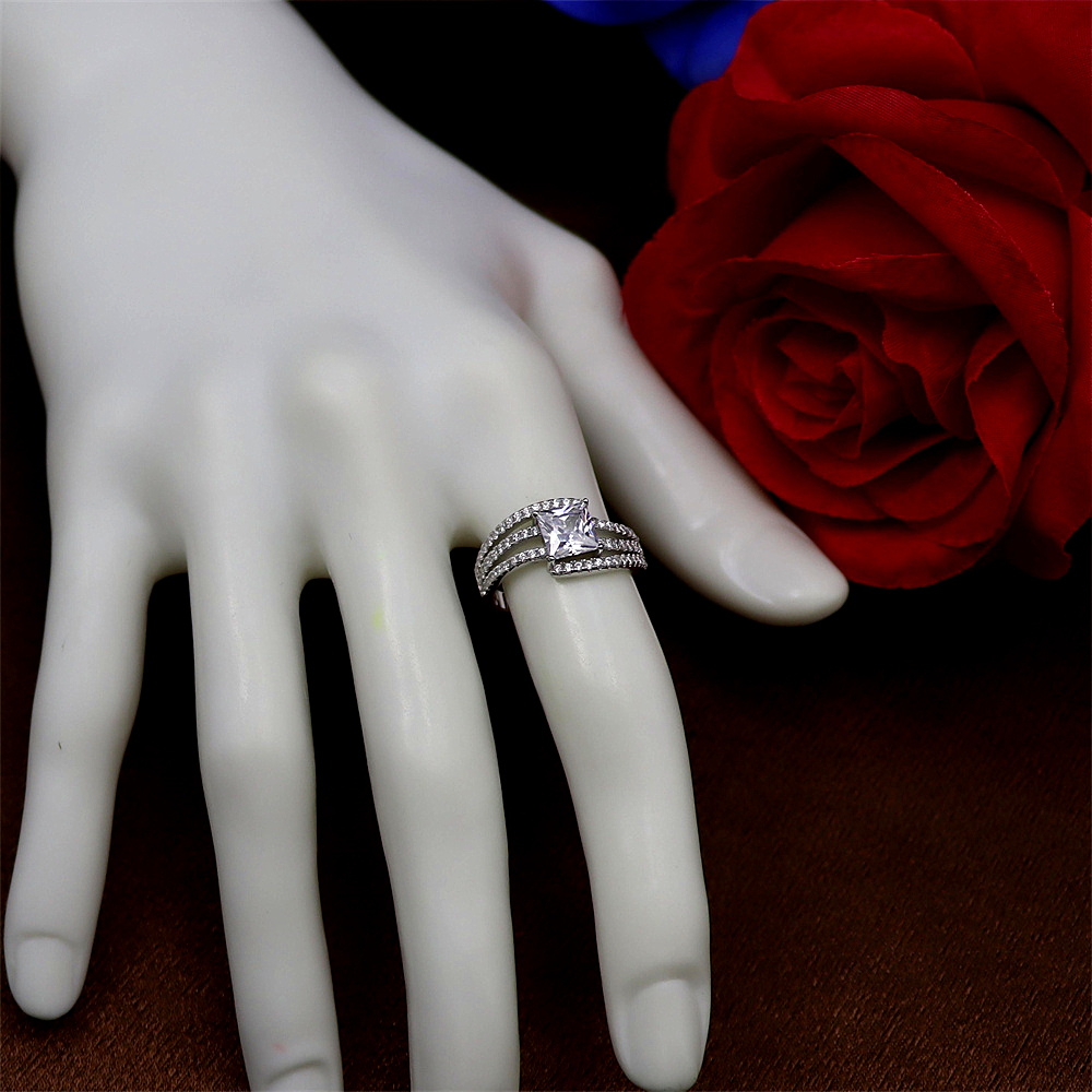 S925 Sterling Silver Princess Cut Square Diamond Asymmetrical Twisted Band Ring