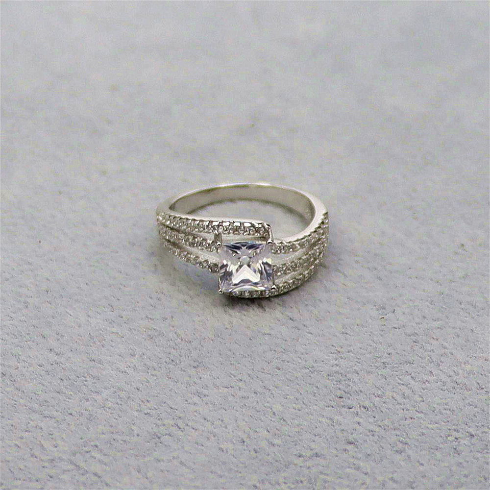 S925 Sterling Silver Princess Cut Square Diamond Asymmetrical Twisted Band Ring