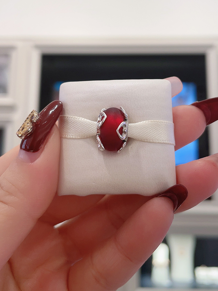 Pandora Moments Frosted Red Murano Glass & Hearts hela