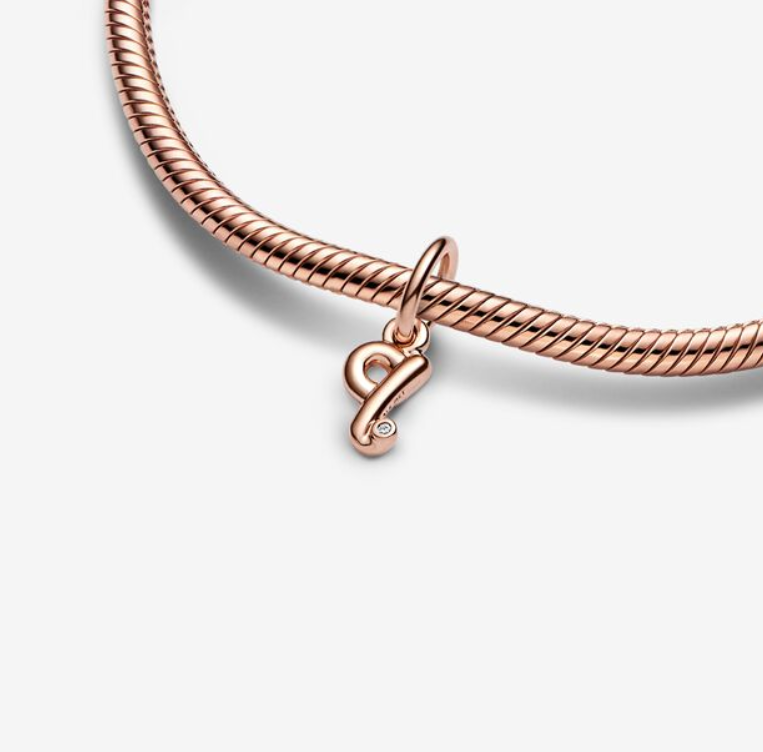 Pandora Moments Letter q Script Alphabet kirjainkoru hela