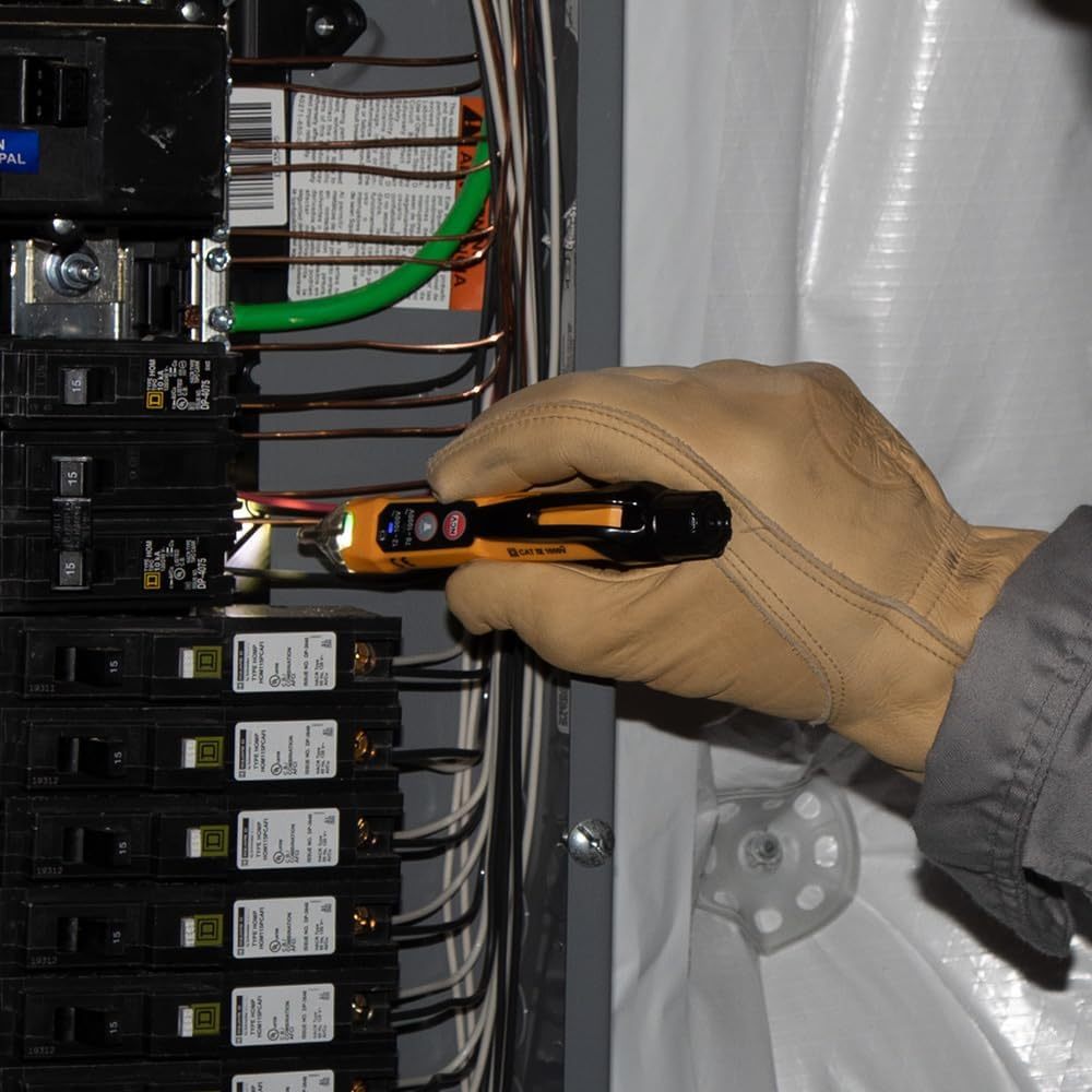 Juego de herramientas manuales para electricistas: 28 piezas, alicates, destornilladores, desarmadores de tuercas, llaves inglesas y más herramientas Klein 80028