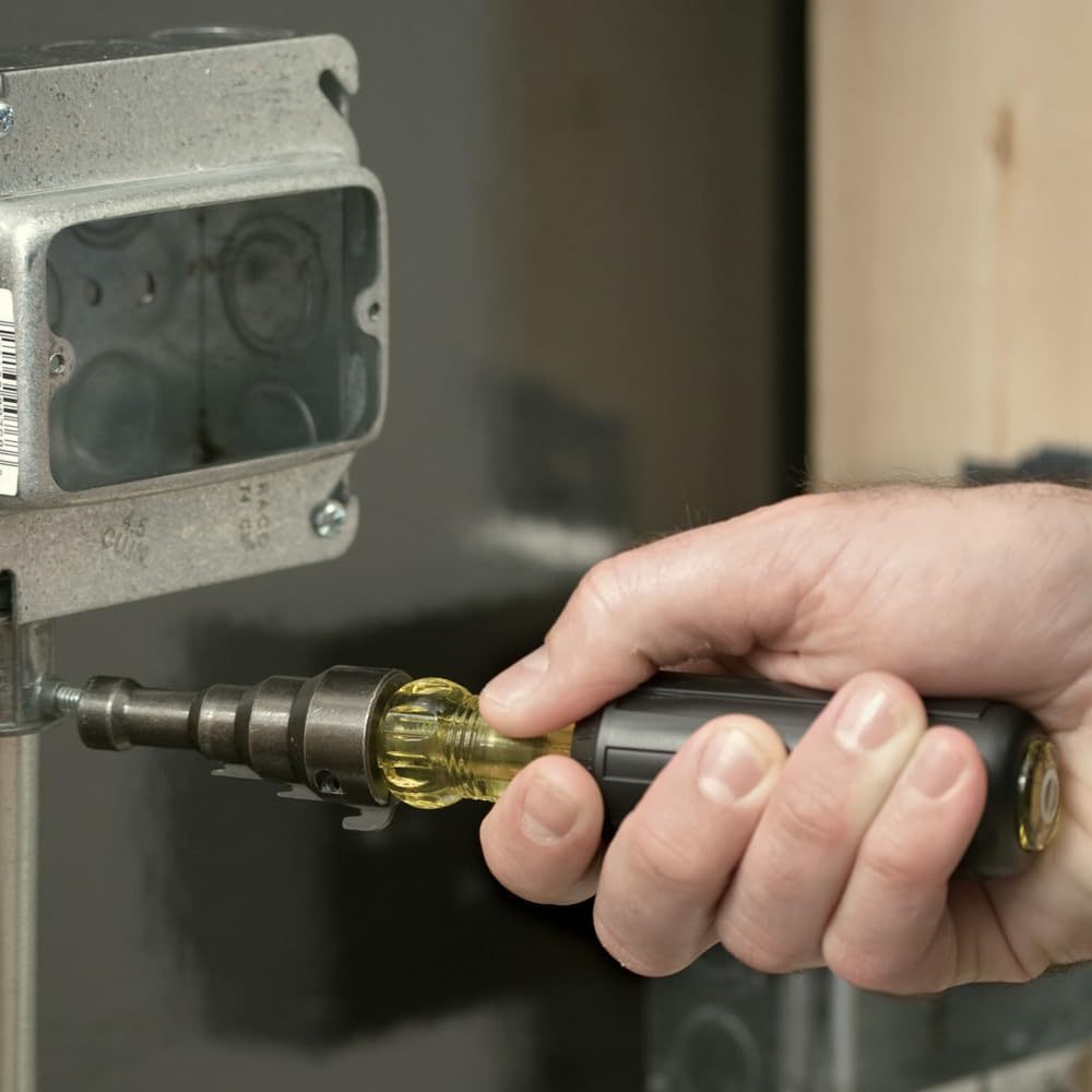 Juego de herramientas manuales para electricistas: 28 piezas, alicates, destornilladores, desarmadores de tuercas, llaves inglesas y más herramientas Klein 80028