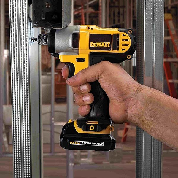 DCK211D2T-QW - KIT Taladro Atornillador (DCD710) XR 12V + Atornillador Impacto (DCF815) XR 12V + Organizador TSTAK V, con 2 baterías Litio 2,0Ah y cargador