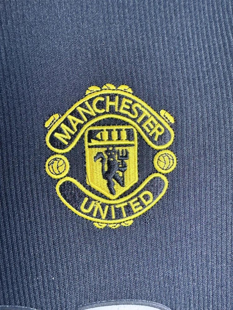 Retro Manchester United Away Football Shirt 1998/1999