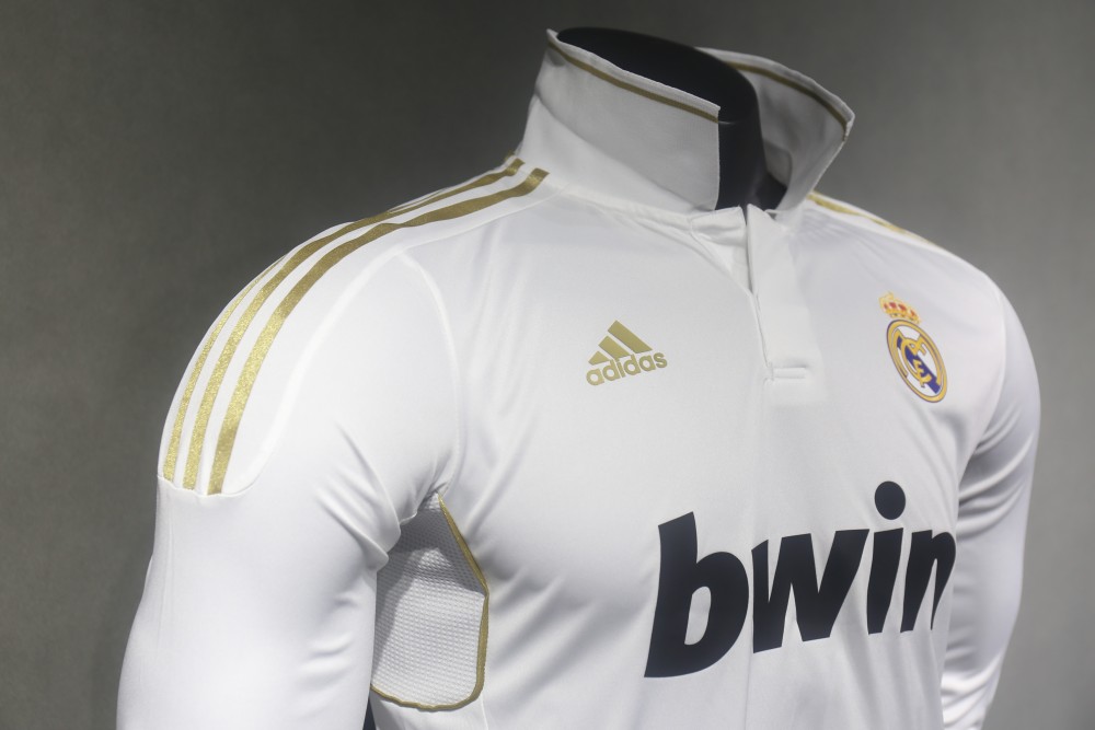 Real Madrid Retro Jersey Home Long Sleeve Shirt 2011-12