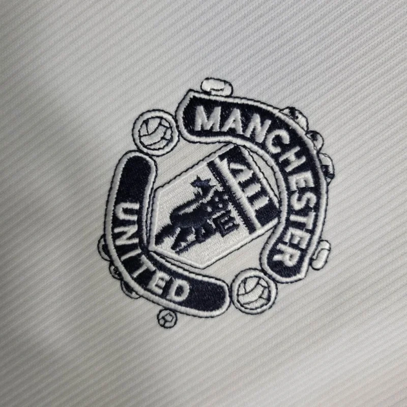 Retro Manchester United Away Football Shirt 1999/2000