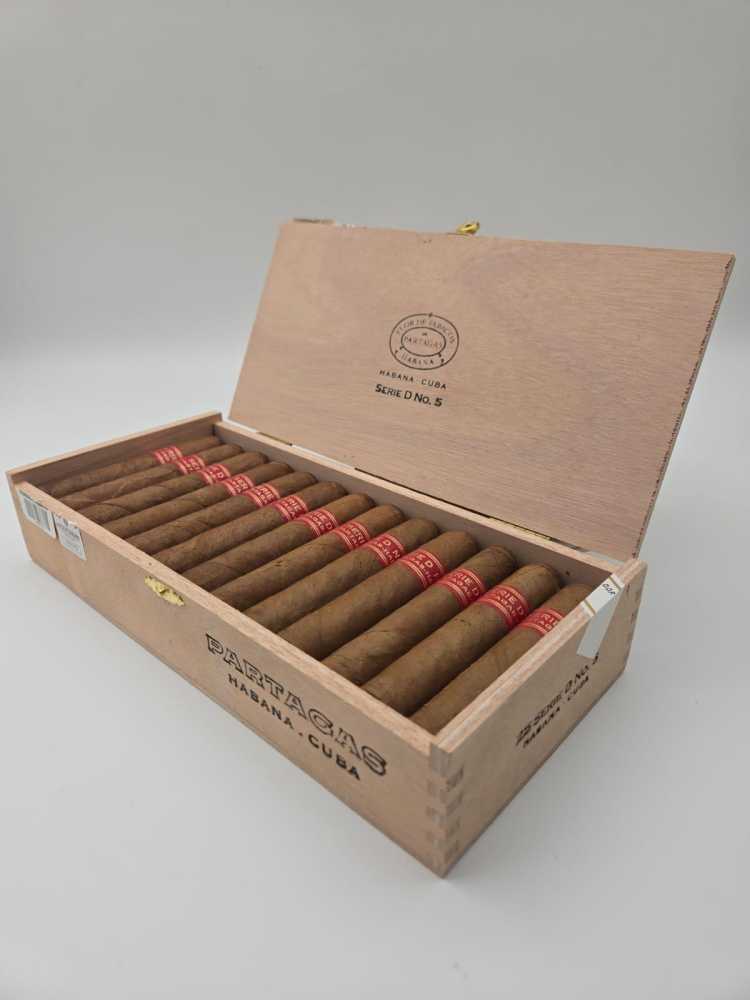 Partagas Serie D No. 5 [25] 帕特加斯 D5