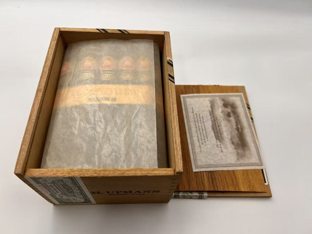 H. Upmann Magnum 50 E.L. 2005 Vintage (25) 乌普曼 玛瑙50 2005年度限量