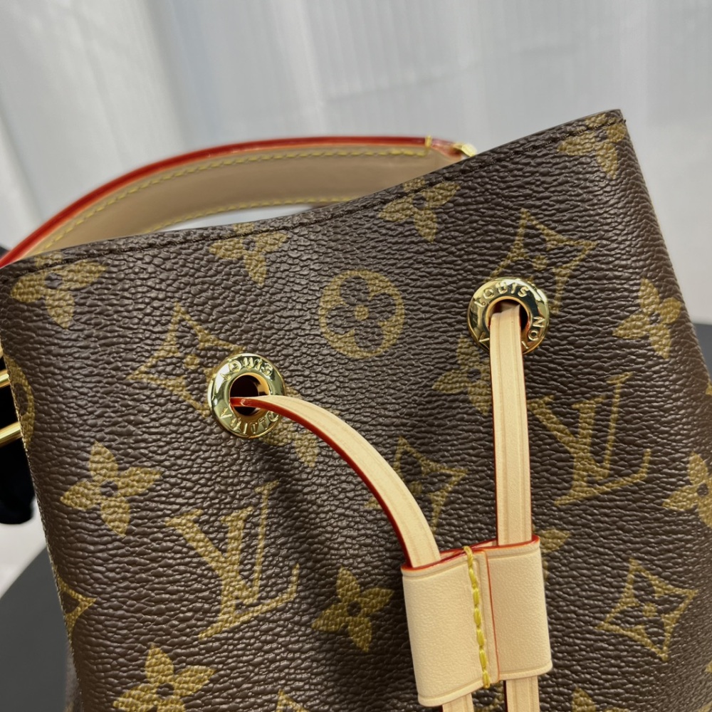 LV 20×20×13cm