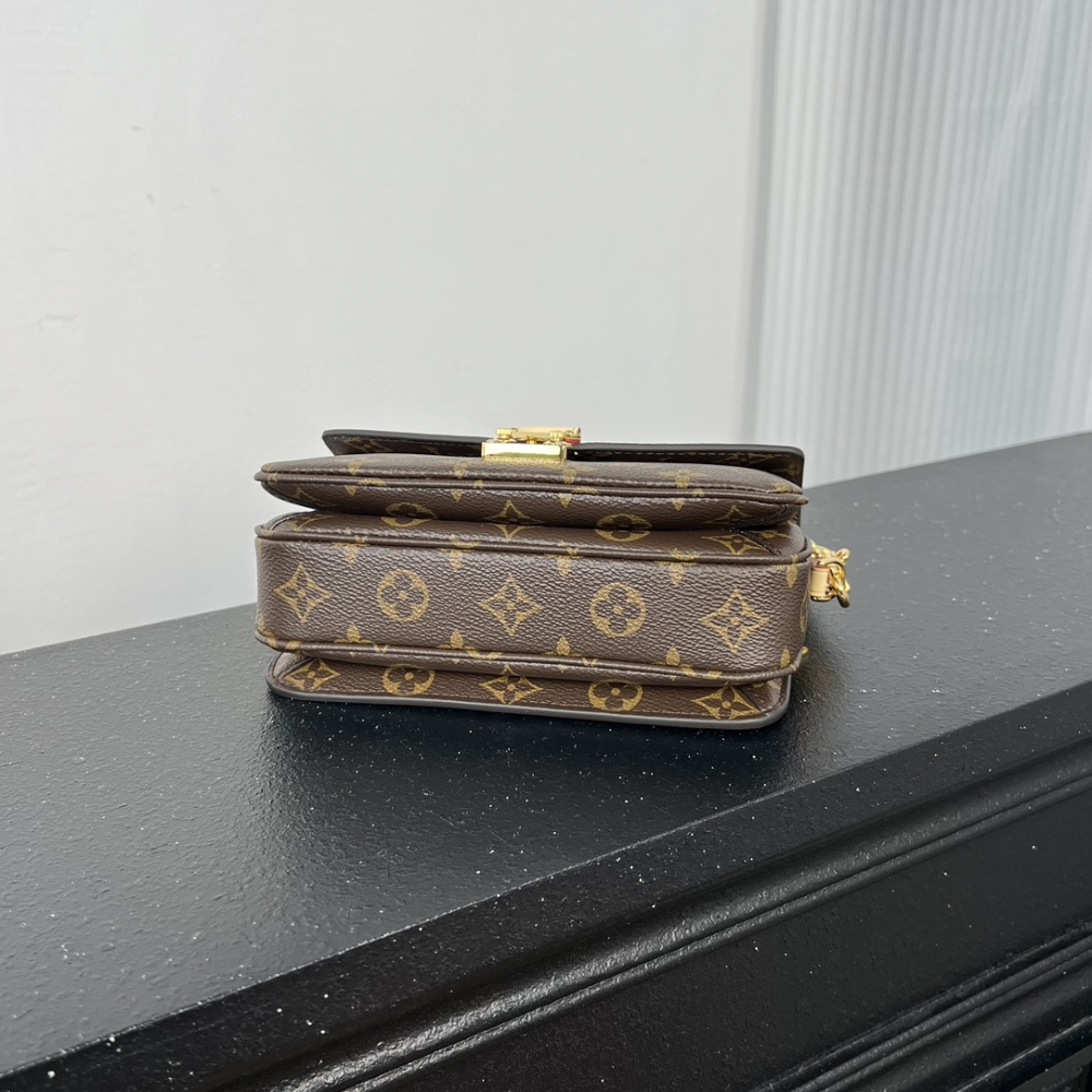 LV 21.5×6×13.5cm