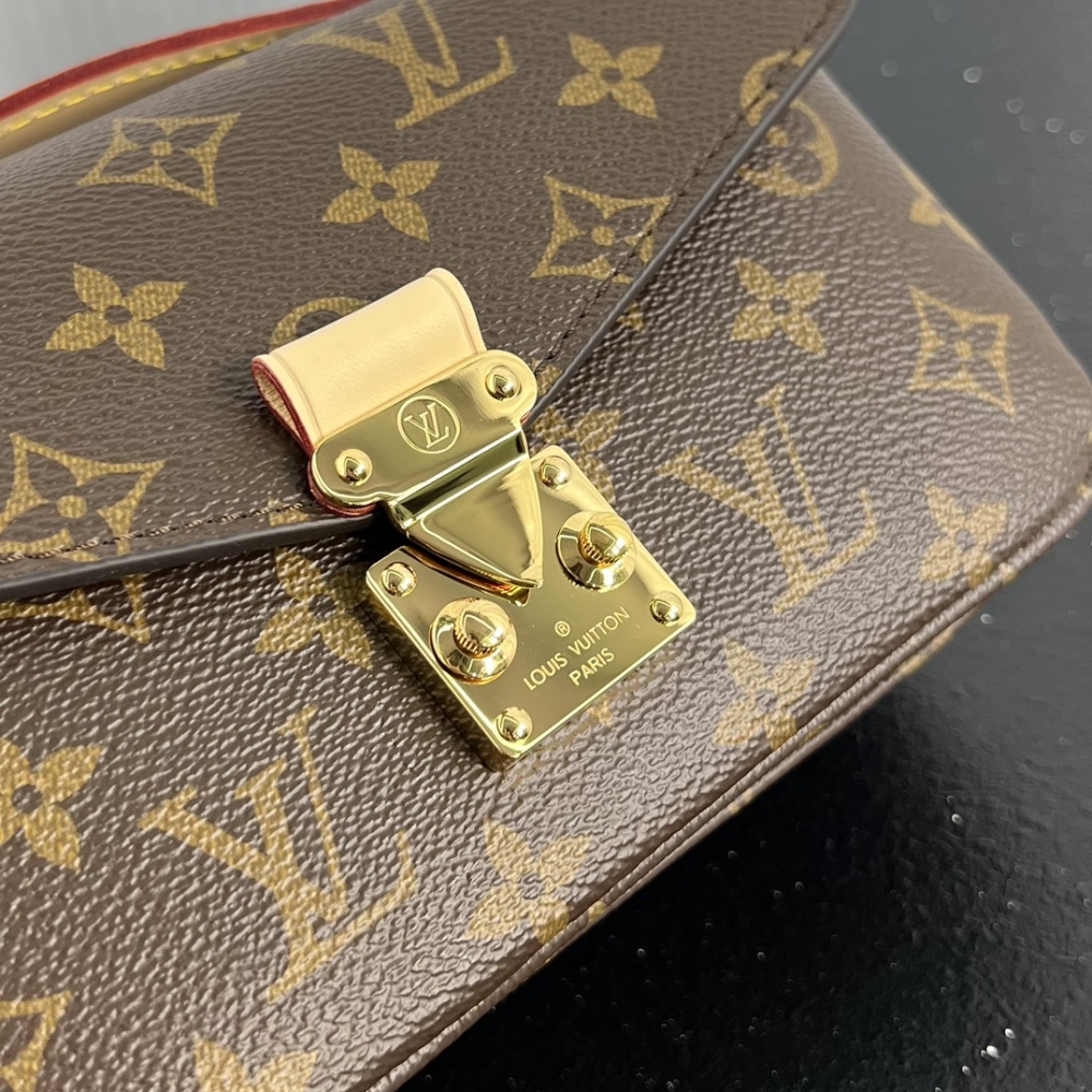 LV 21.5×6×13.5cm